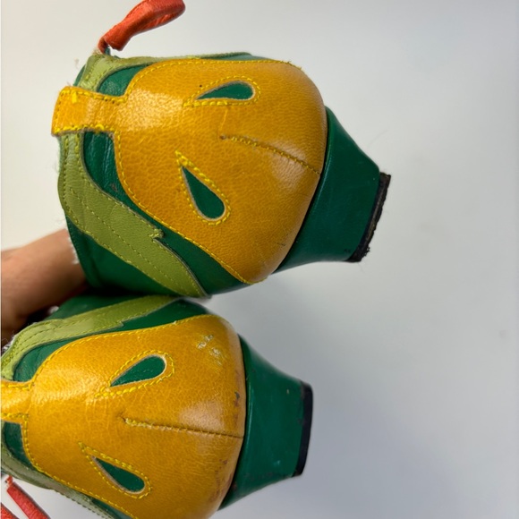 Vintage Zalo leather shoes with a fruit theme - Picture 7 of 10